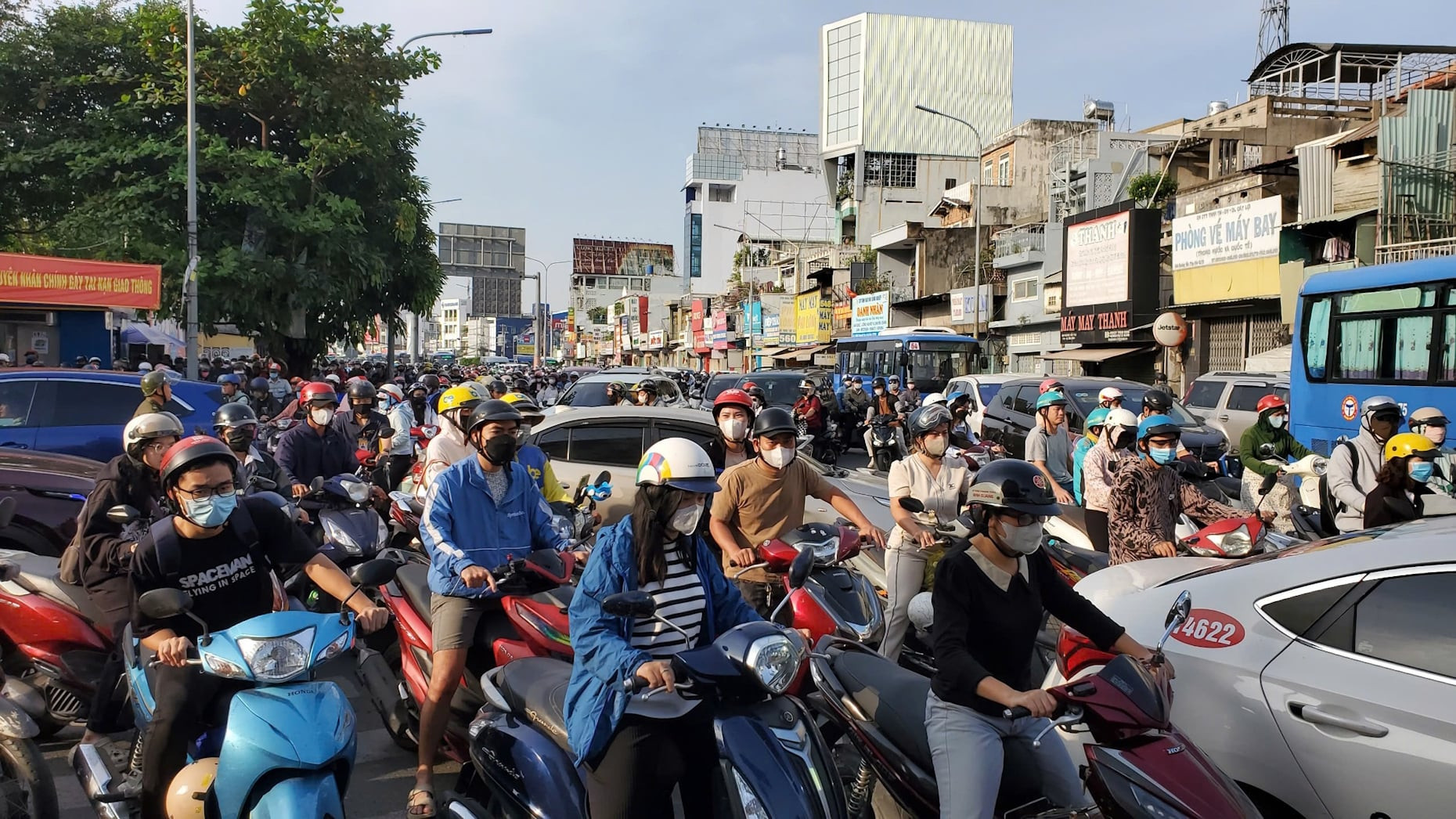Cháy lớn nhà 4 tầng cho thuê trọ ở TPHCM, 2 người tử vong - 5 Cháy lớn nhà 4 tầng cho thuê trọ ở TPHCM, 2 người tử vong - 5