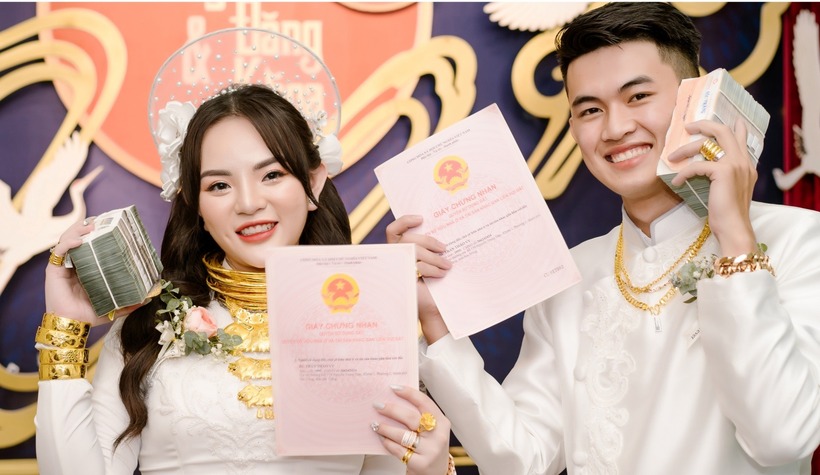 Những cô dâu 'số hưởng': Miền Tây xôn xao đám cưới 'khủng' với quà cưới 25 cây vàng, nhà 18 tỷ đồng Những cô dâu 'số hưởng': Miền Tây xôn xao đám cưới 'khủng' với quà cưới 25 cây vàng, nhà 18 tỷ đồng
