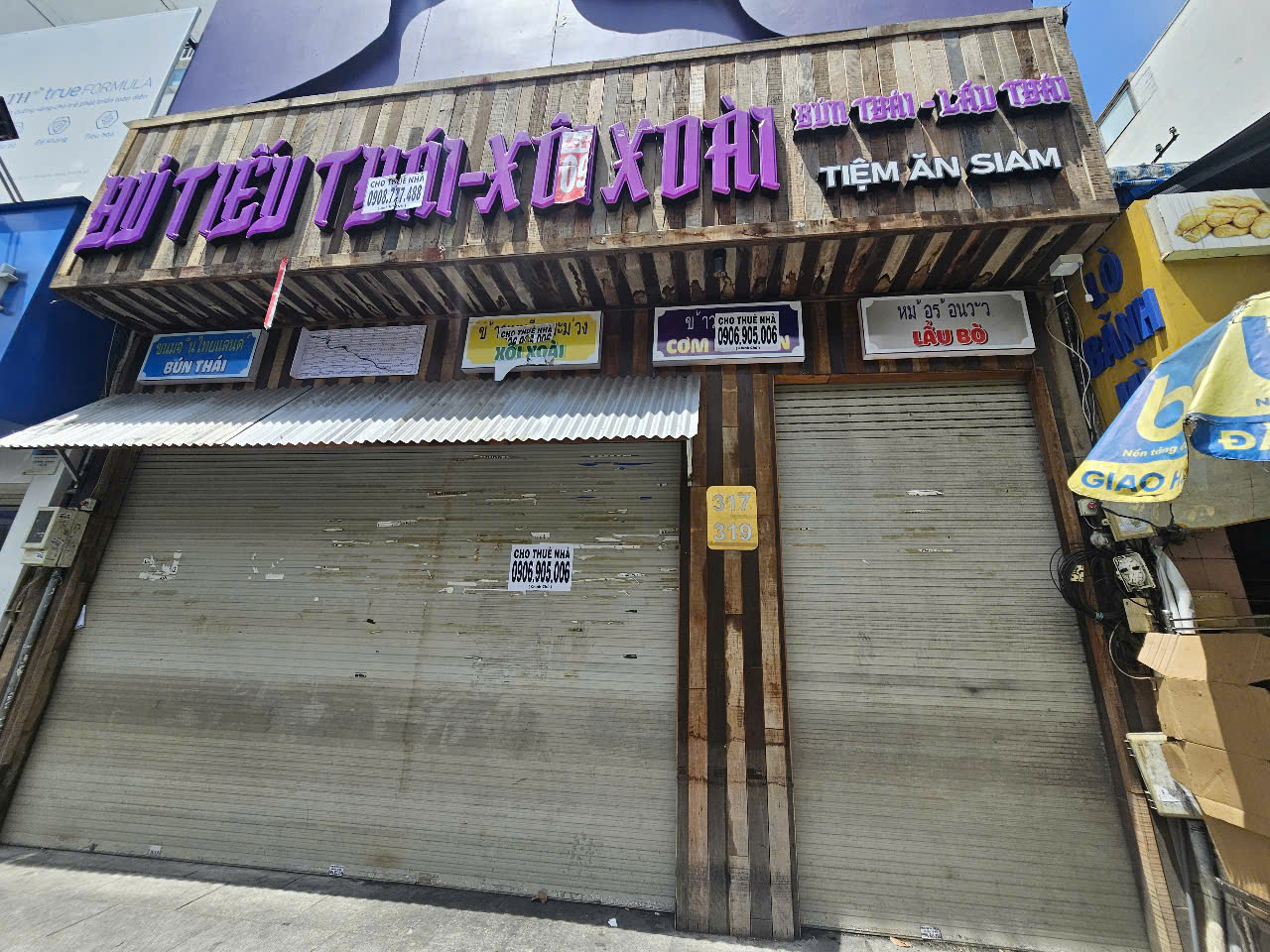 Mặt bằng đóng cửa trên đường Phan Xích Long - phố ẩm thực (quận Phú Nhuận)