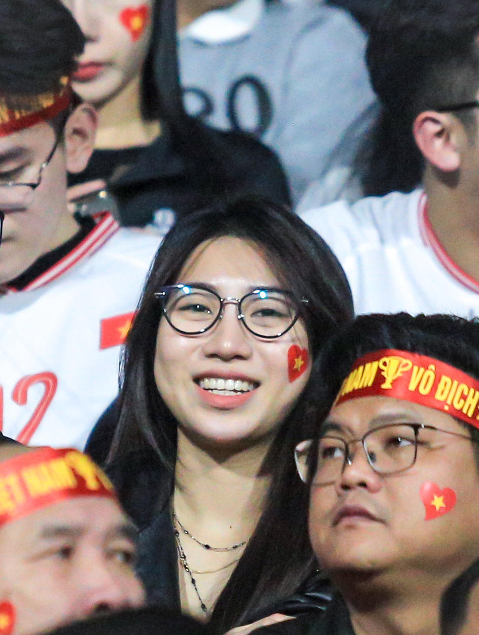 Bắt trọn nhan sắc em gái Văn Toàn, trên mạng xinh như hotgirl ảnh ngoài đời liệu có khác xa? Bắt trọn nhan sắc em gái Văn Toàn, trên mạng xinh như hotgirl ảnh ngoài đời liệu có khác xa?