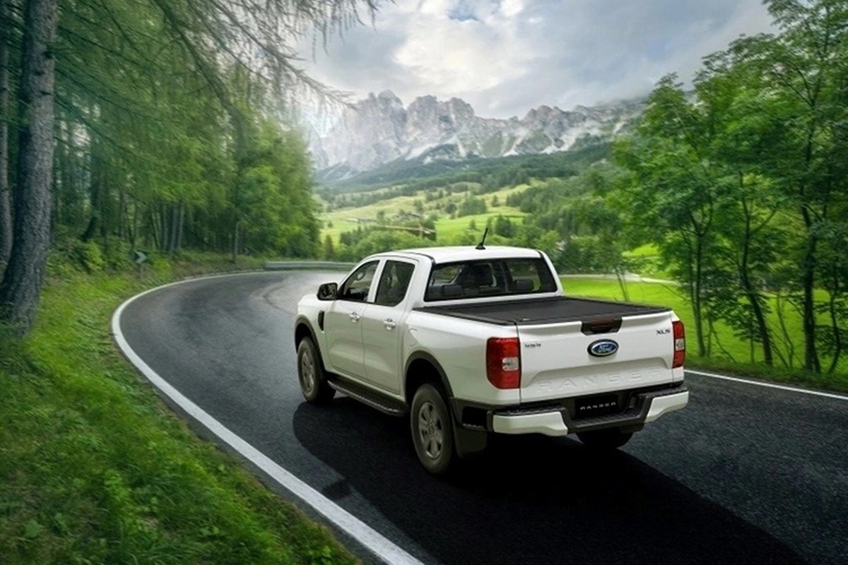 Ford Việt Nam cập nhật Ranger XLS+, giá bán 733 triệu đồng - 1