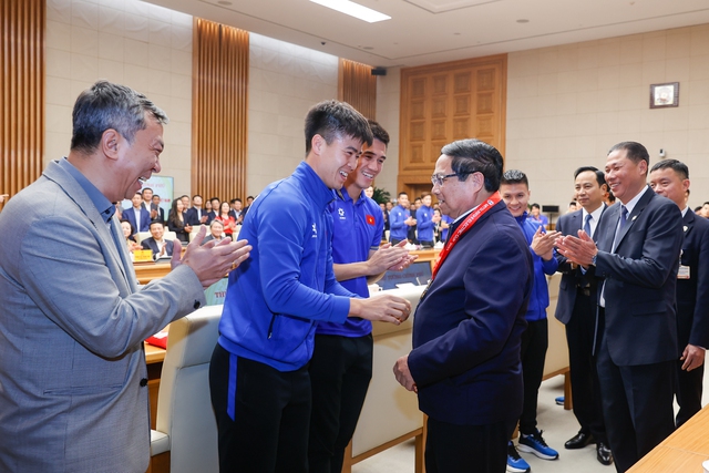 Thủ tướng Phạm Minh Chính gặp mặt chúc mừng đội tuyển bóng đá quốc gia - 1