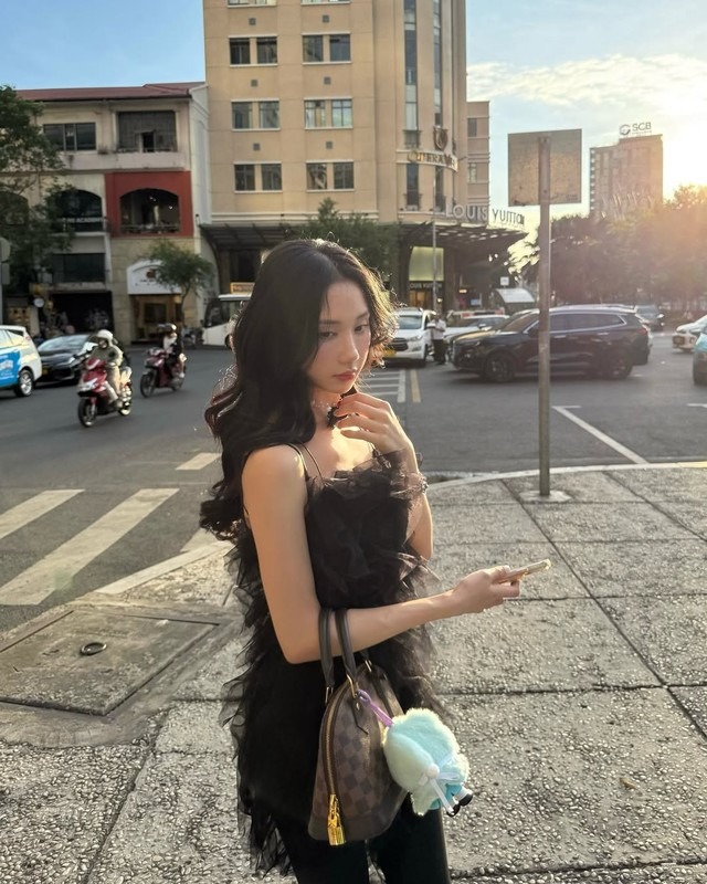 Nữ streamer tung loạt ảnh đường phố Sài Gòn mà cứ ngỡ trời Tây - 6