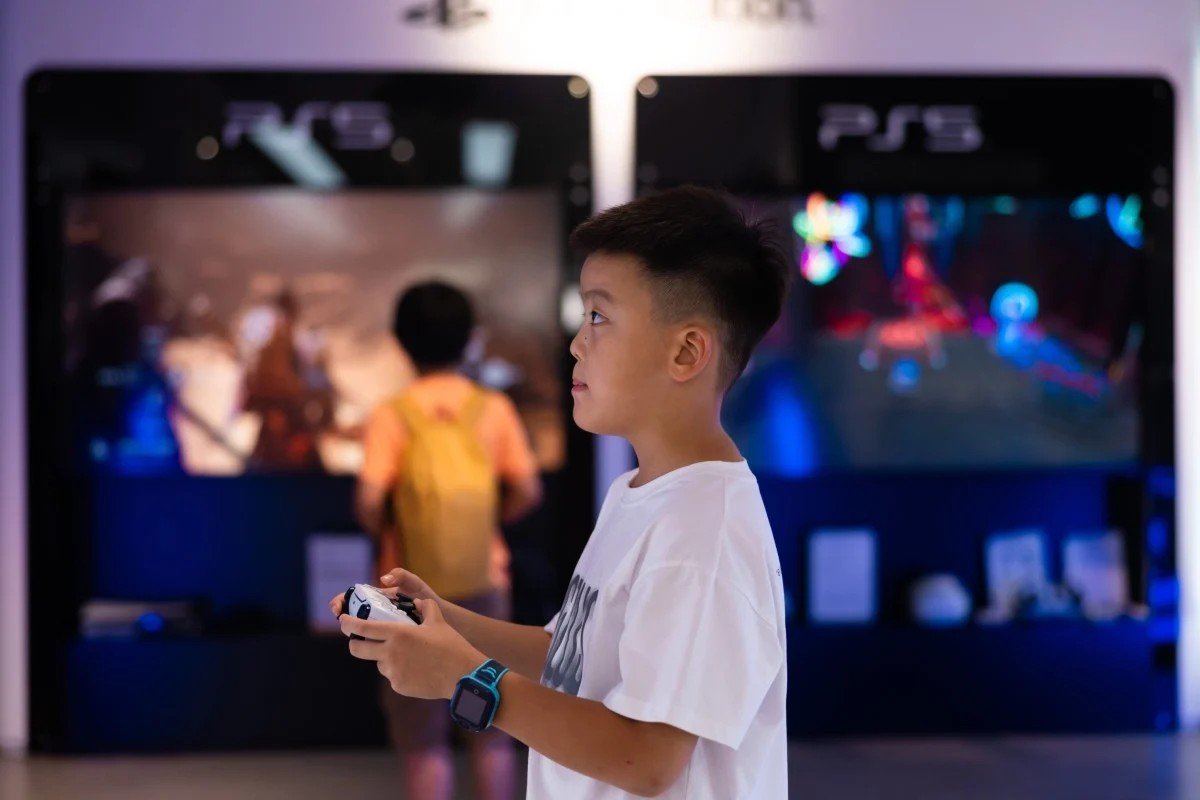 Trung Quốc cấm trẻ em chơi game quá 15 tiếng trong kỳ nghỉ đông Trung Quốc cấm trẻ em chơi game quá 15 tiếng trong kỳ nghỉ đông