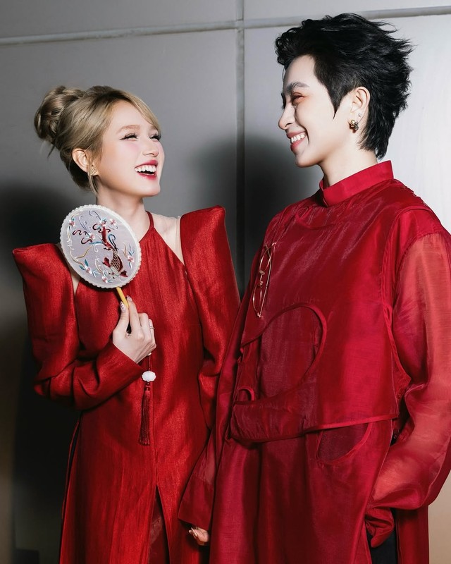 Xoài Non tung loạt ảnh tình bể bình với Gil Lê trên thảm đỏ