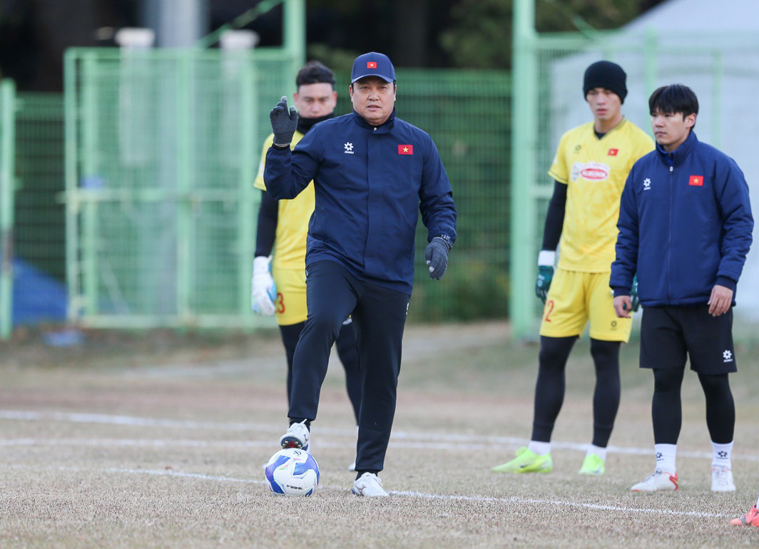 Cựu thủ môn Hàn Quốc 4 lần dự World Cup chia tay tuyển Việt Nam Cựu thủ môn Hàn Quốc 4 lần dự World Cup chia tay tuyển Việt Nam