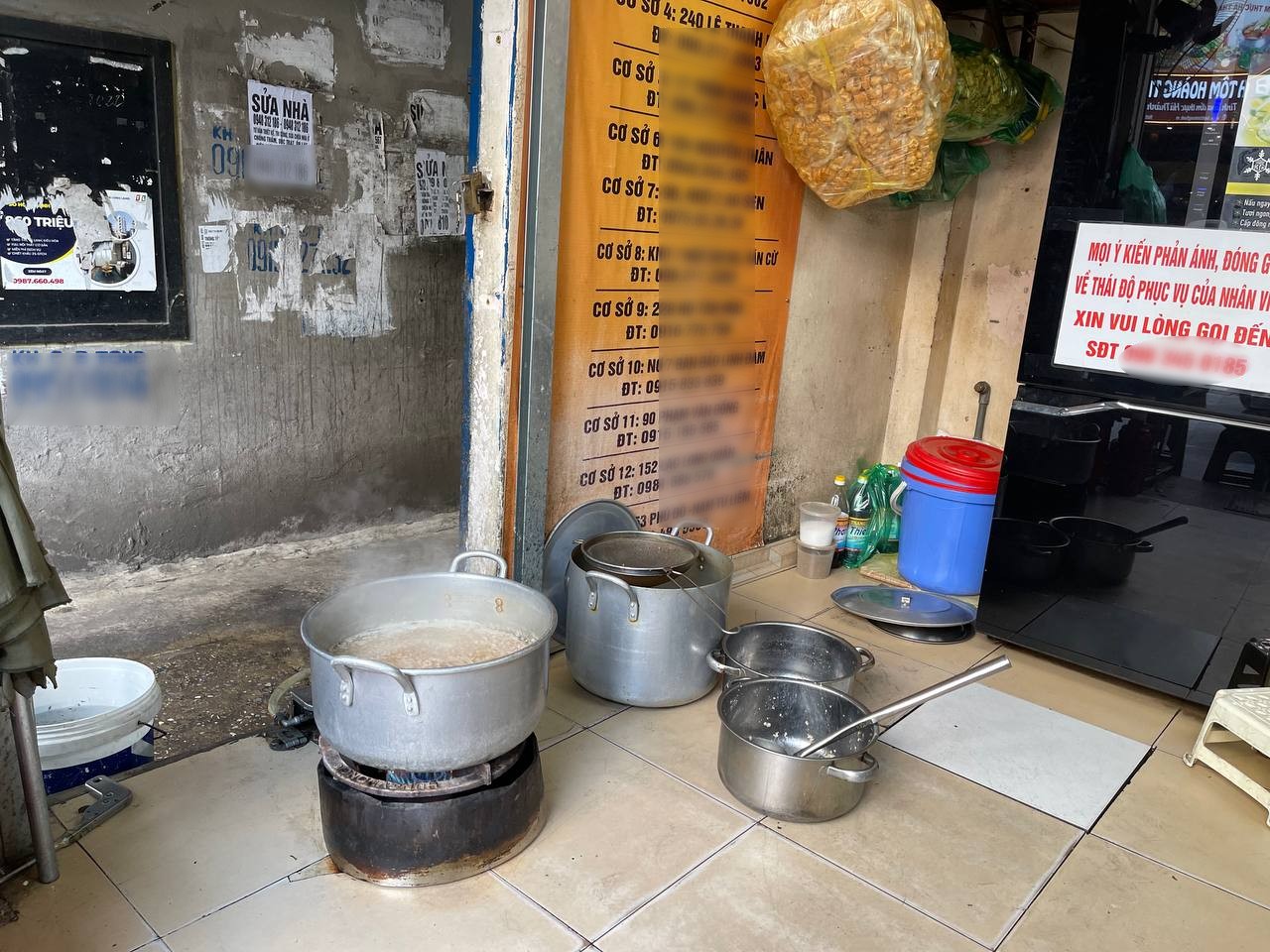 Vụ quán cháo bị tố hành hung khách hàng ở Hà Nội: Nhân viên, người dân chứng kiến chia sẻ điều bất ngờ - 3 Vụ quán cháo bị tố hành hung khách hàng ở Hà Nội: Nhân viên, người dân chứng kiến chia sẻ điều bất ngờ - 3