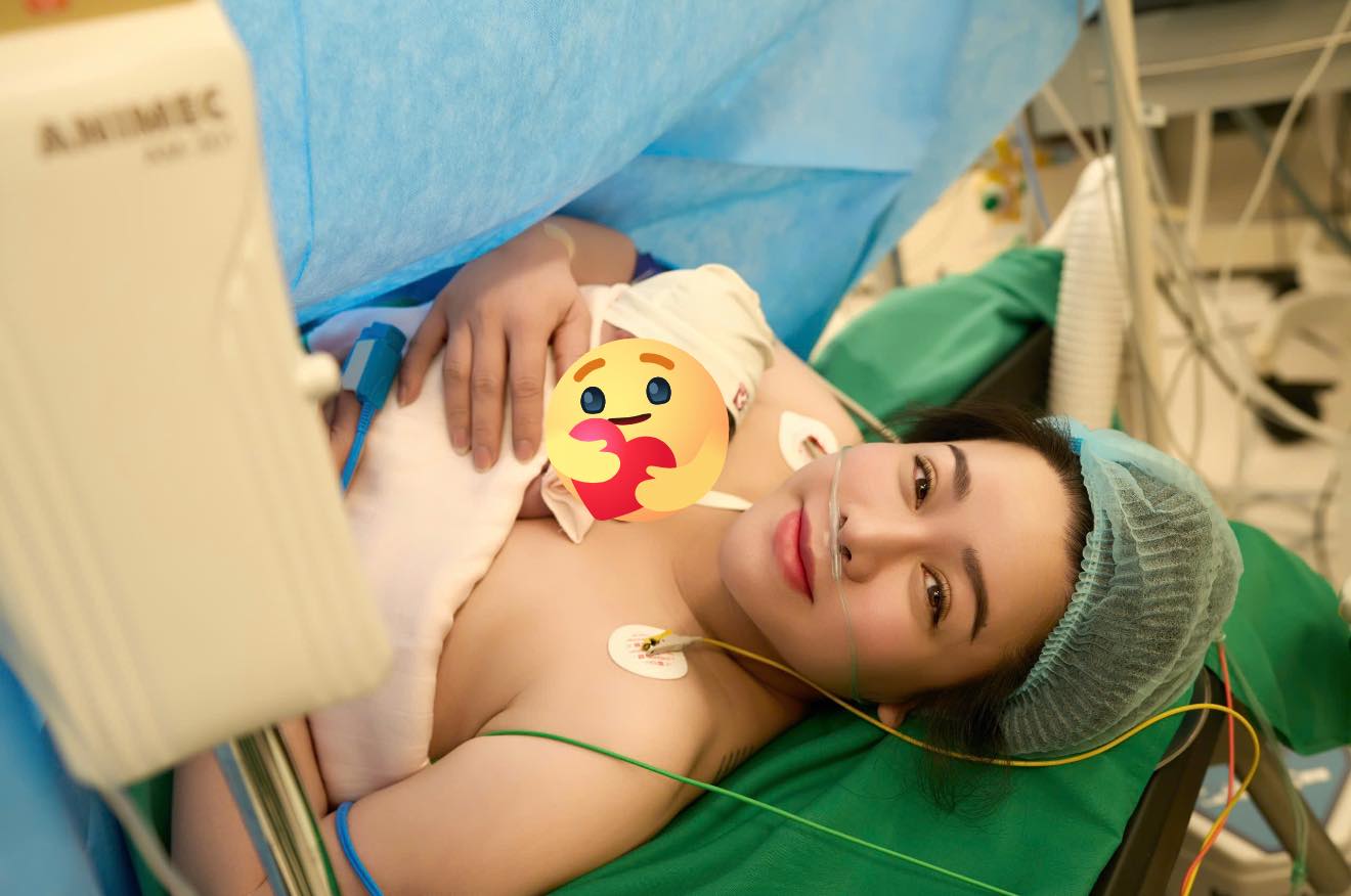 Ái nữ sao Việt vừa ra đời đã nhận quà khủng: Người chuyển nóng 200 triệu, người tặng trang sức bằng vàng Ái nữ sao Việt vừa ra đời đã nhận quà khủng: Người chuyển nóng 200 triệu, người tặng trang sức bằng vàng