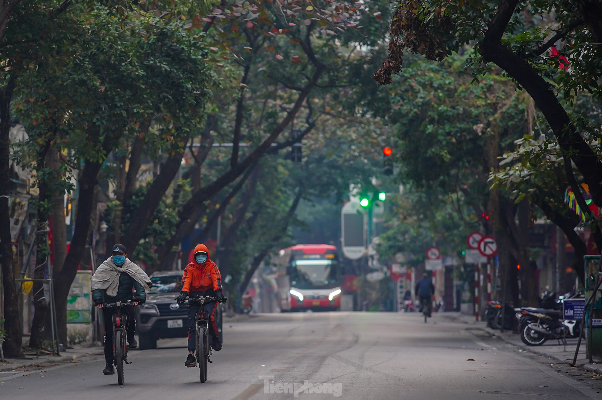 Phố phường Hà Nội bình yên sáng mùng 1 Tết - 4