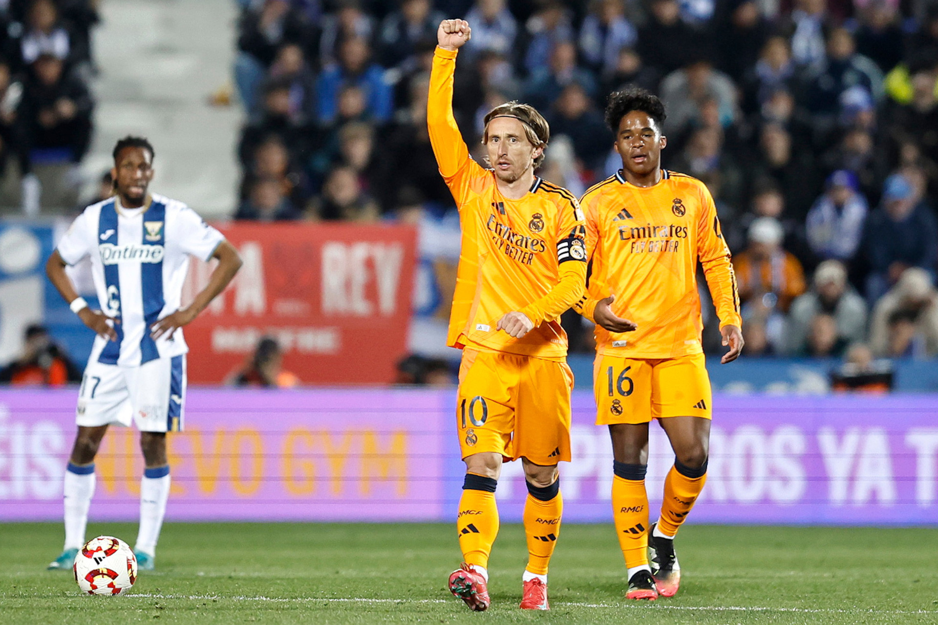 Modric mắng Vinicius vì thái độ ngôi sao Modric mắng Vinicius vì thái độ ngôi sao