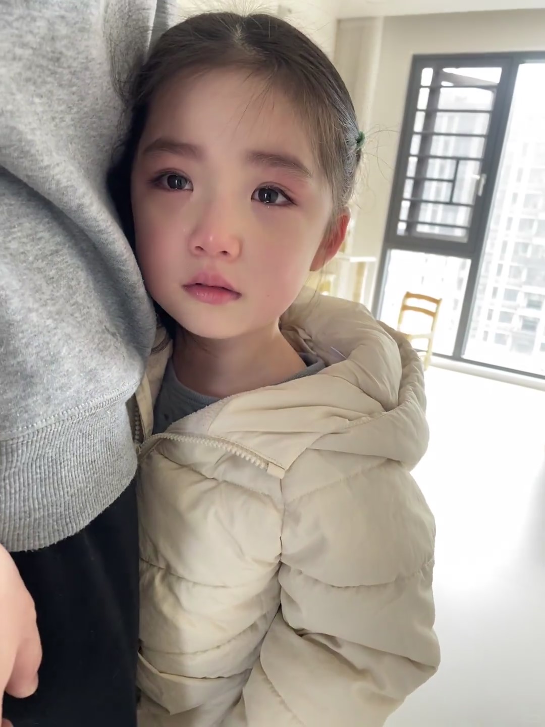 Con gái lén lấy trộm tiền lì xì mua Baby Three bị mẹ phát hiện, bà nội xen vào khiến cả nhà rơi vào 'thảm kịch' - 1 Con gái lén lấy trộm tiền lì xì mua Baby Three bị mẹ phát hiện, bà nội xen vào khiến cả nhà rơi vào 'thảm kịch' - 1