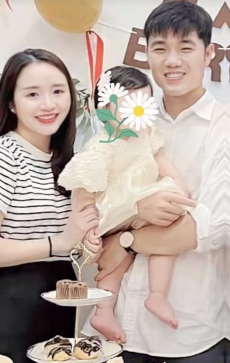 Bức ảnh tiết lộ nhan sắc đời thường vợ Giám đốc của Lương Xuân Trường, bảo sao chàng cầu thủ si mê bất chấp drama - 5 Bức ảnh tiết lộ nhan sắc đời thường vợ Giám đốc của Lương Xuân Trường, bảo sao chàng cầu thủ si mê bất chấp drama - 5