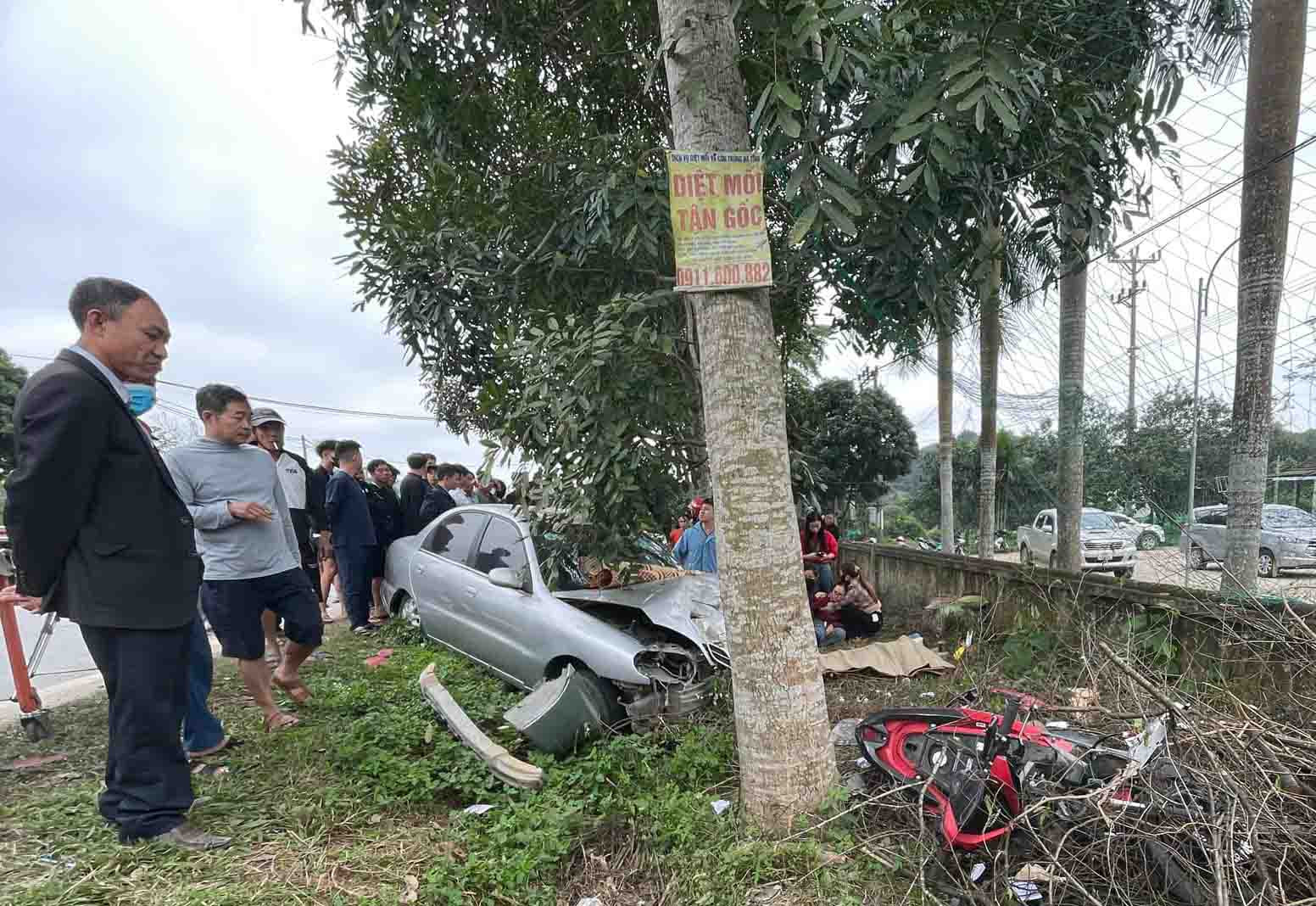 Va chạm với ô tô, 2 bà cháu tử vong ở Hà Tĩnh Va chạm với ô tô, 2 bà cháu tử vong ở Hà Tĩnh