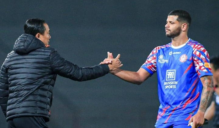 Vơ bèo gạt tép, các CLB V.League quẩn quanh trong trò may rủi với những 'món hàng hớ' tiền tỷ Vơ bèo gạt tép, các CLB V.League quẩn quanh trong trò may rủi với những 'món hàng hớ' tiền tỷ