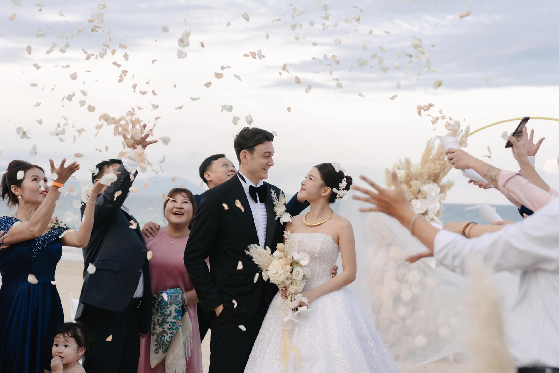 Đặng Văn Lâm hạnh phúc khoe ảnh con trai đầu lòng - 2 Đặng Văn Lâm hạnh phúc khoe ảnh con trai đầu lòng - 2