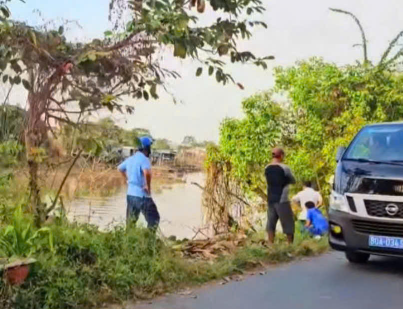 Vụ người phụ nữ bán bún riêu giết người bán thịt heo: Nghi phạm sau khi hành sự vẫn thản nhiên bán hàng, khóc sướt mướt tại đám tang Vụ người phụ nữ bán bún riêu giết người bán thịt heo: Nghi phạm sau khi hành sự vẫn thản nhiên bán hàng, khóc sướt mướt tại đám tang