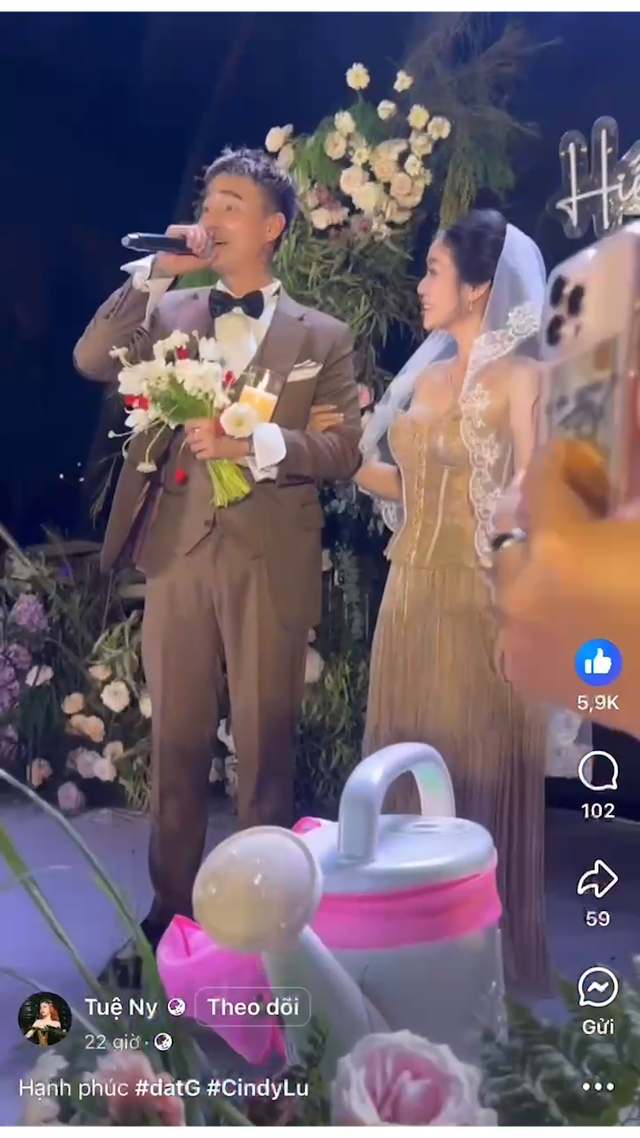 HOT: Đạt G - Cindy Lư hóa cô dâu chú rể trên lễ đường, khóa môi ngọt ngào trước đông đảo khách mời HOT: Đạt G - Cindy Lư hóa cô dâu chú rể trên lễ đường, khóa môi ngọt ngào trước đông đảo khách mời