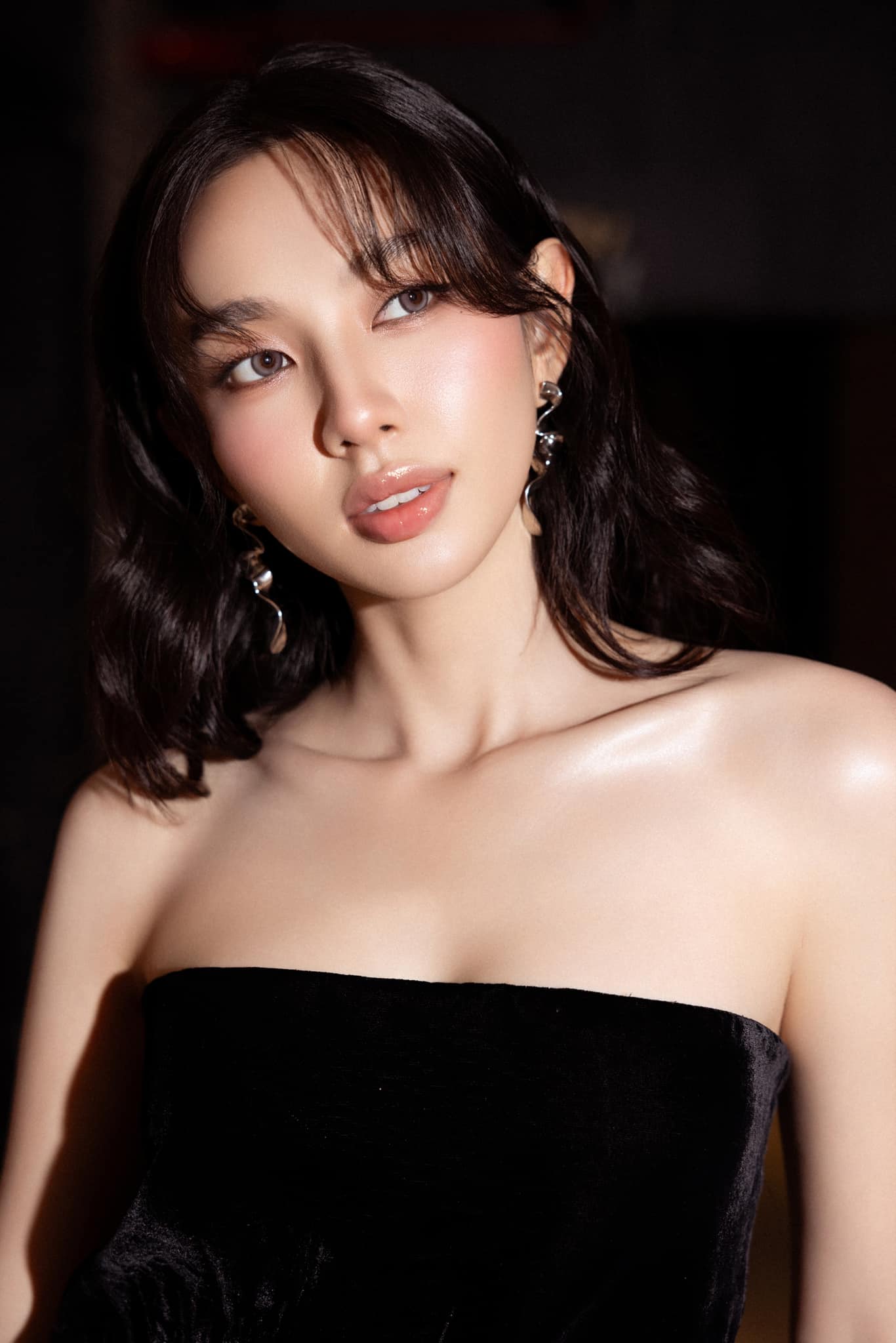 Nóng: Hoa hậu Thùy Tiên thừa nhận từng bị quấy rối trong thang máy - 1 Nóng: Hoa hậu Thùy Tiên thừa nhận từng bị quấy rối trong thang máy - 1