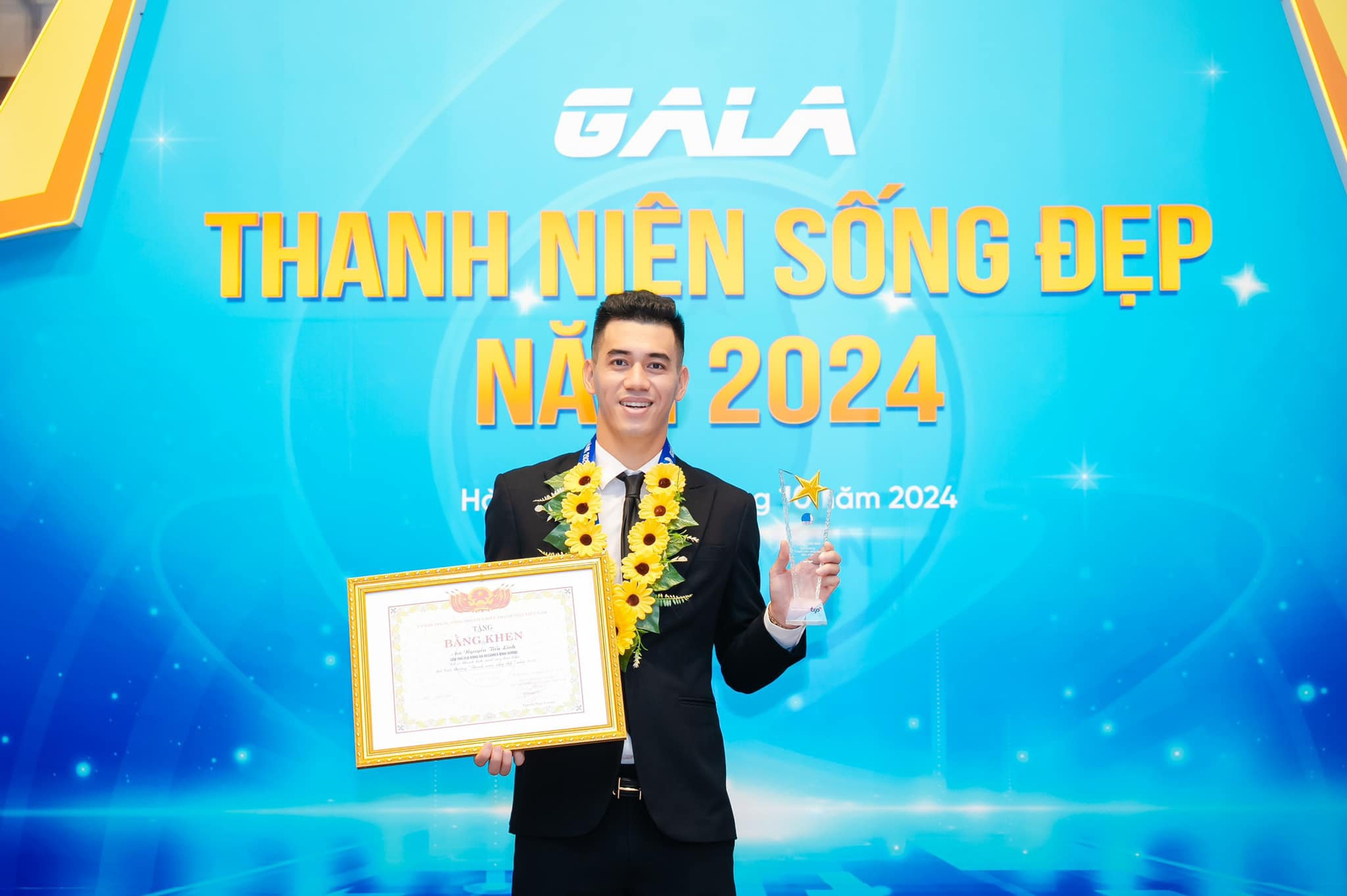 Chân dung Quả bóng Vàng Việt Nam Nguyễn Tiến Linh: Trai đẹp sở hữu loạt thành tích đỉnh cao, sống đẹp giúp ích cho đời - 2 Chân dung Quả bóng Vàng Việt Nam Nguyễn Tiến Linh: Trai đẹp sở hữu loạt thành tích đỉnh cao, sống đẹp giúp ích cho đời - 2
