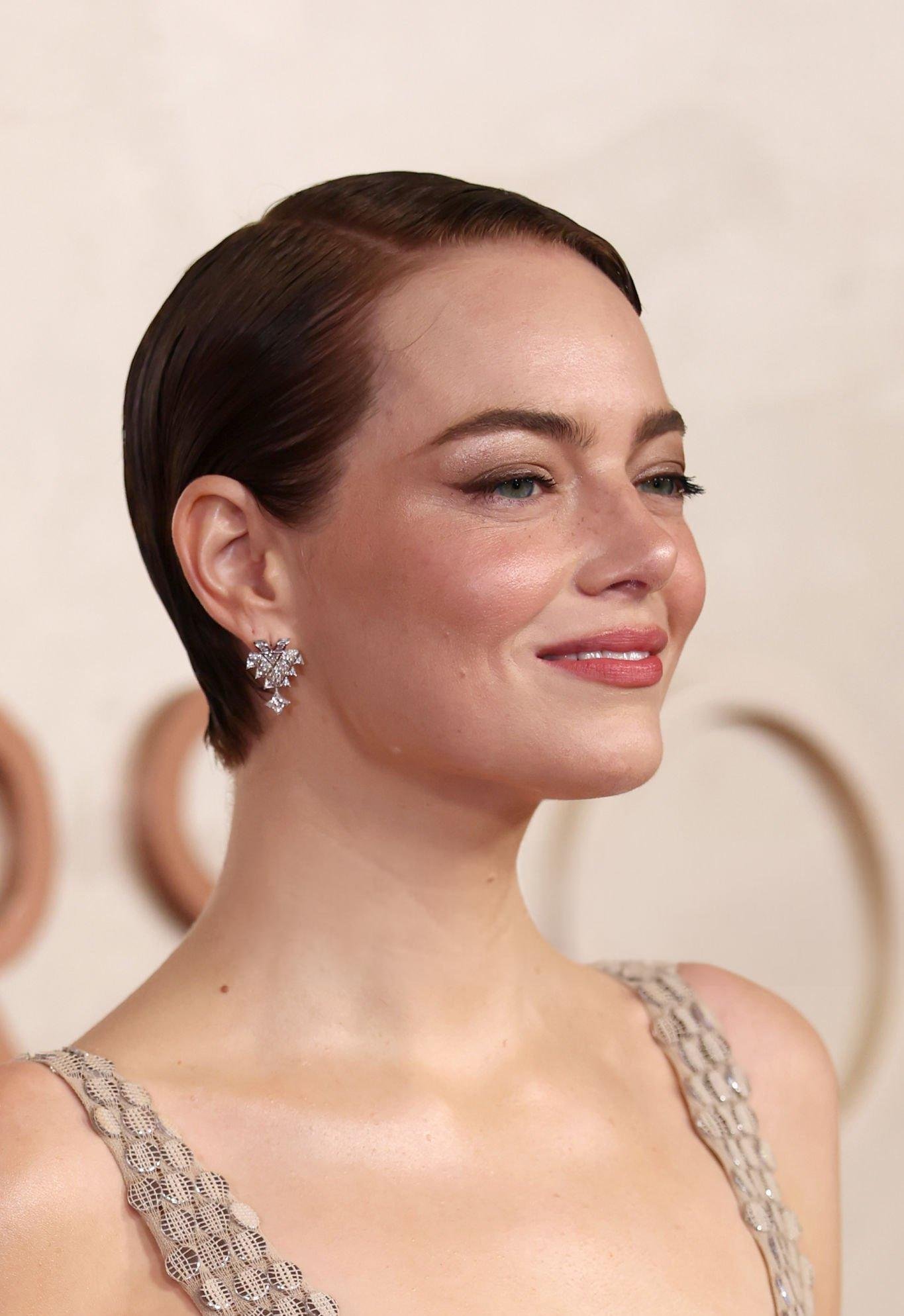 Siêu thảm đỏ Oscar 2025: Lisa (BLACKPINK) chơi nổi 1 mình 1 kiểu, Selena Gomez giảm cân siêu đỉnh, trưng trổ vòng 1 'chặt chém' Emma Stone - Elle Fanning - 8