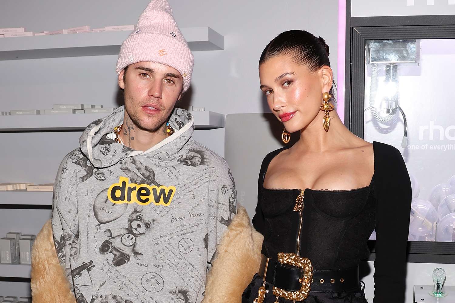 Justin Bieber ngang nhiên đăng ảnh hút cần sa gây phẫn nộ - 2 Justin Bieber ngang nhiên đăng ảnh hút cần sa gây phẫn nộ - 2