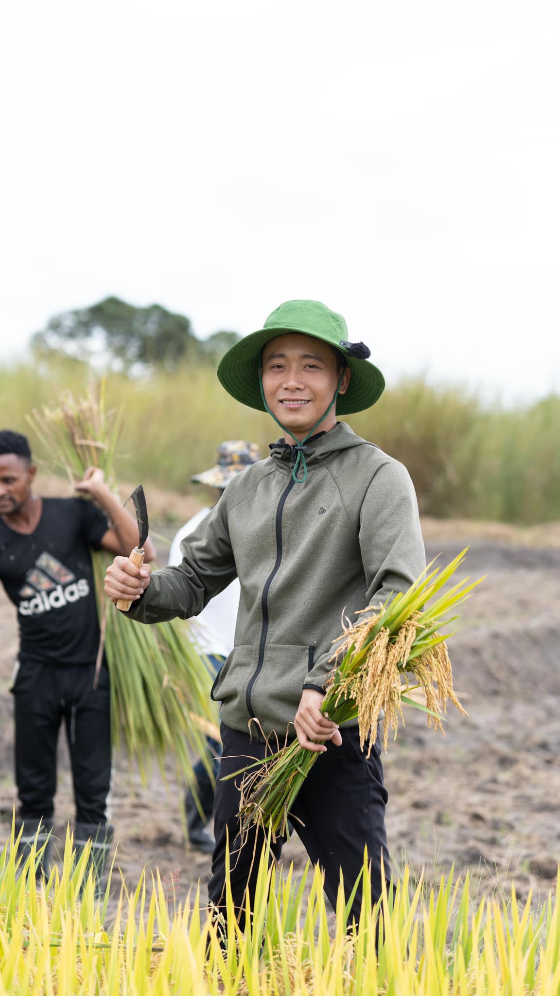 Quang Linh Vlogs bất ngờ bị 'tấn công' giữa ồn ào kẹo rau, nửa đêm lên cập nhật tình hình - 5