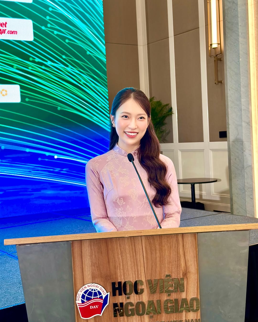 Màn hội ngộ đầy duyên nợ của MC Khánh Vy với 3 nhân vật đặc biệt khiến netizen cảm thán