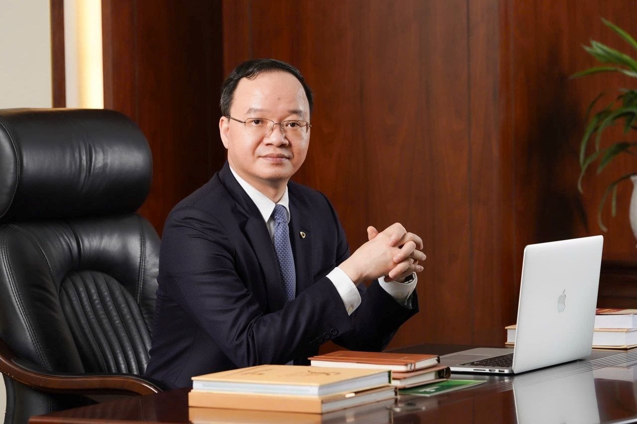 Chân dung 3 CEO ngân hàng vừa được bổ nhiệm: Tất cả đều tốt nghiệp NEU, có người làm Phó TGĐ khi mới 30 tuổi Chân dung 3 CEO ngân hàng vừa được bổ nhiệm: Tất cả đều tốt nghiệp NEU, có người làm Phó TGĐ khi mới 30 tuổi
