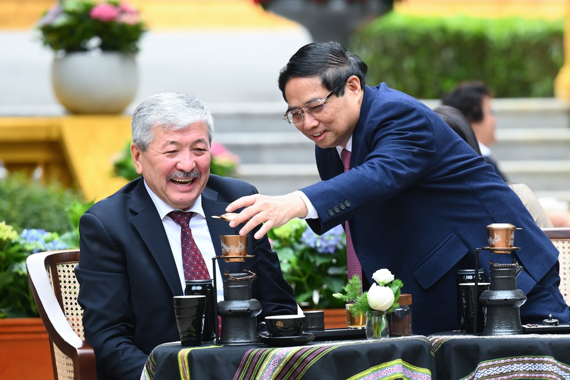 Mặt hàng được Thủ tướng mời lãnh đạo Kyrgyzstan thưởng thức vừa lần đầu tiên mang về 1 tỷ USD trong 1 tháng Mặt hàng được Thủ tướng mời lãnh đạo Kyrgyzstan thưởng thức vừa lần đầu tiên mang về 1 tỷ USD trong 1 tháng