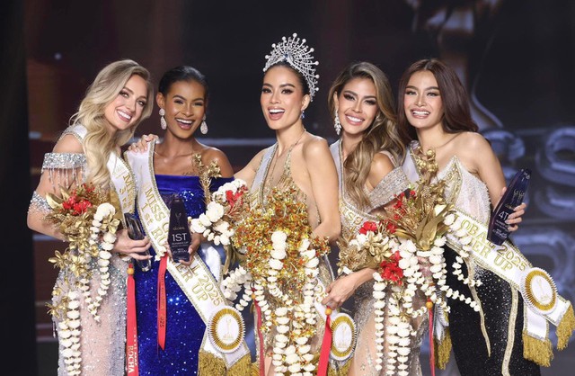 Nguyễn Đình Như Vân nói 1 câu gây bão sau khi đăng quang cuộc thi Hoa hậu vướng lùm xùm bản đồ có 'hình lưỡi bò' - 2 Nguyễn Đình Như Vân nói 1 câu gây bão sau khi đăng quang cuộc thi Hoa hậu vướng lùm xùm bản đồ có 'hình lưỡi bò' - 2