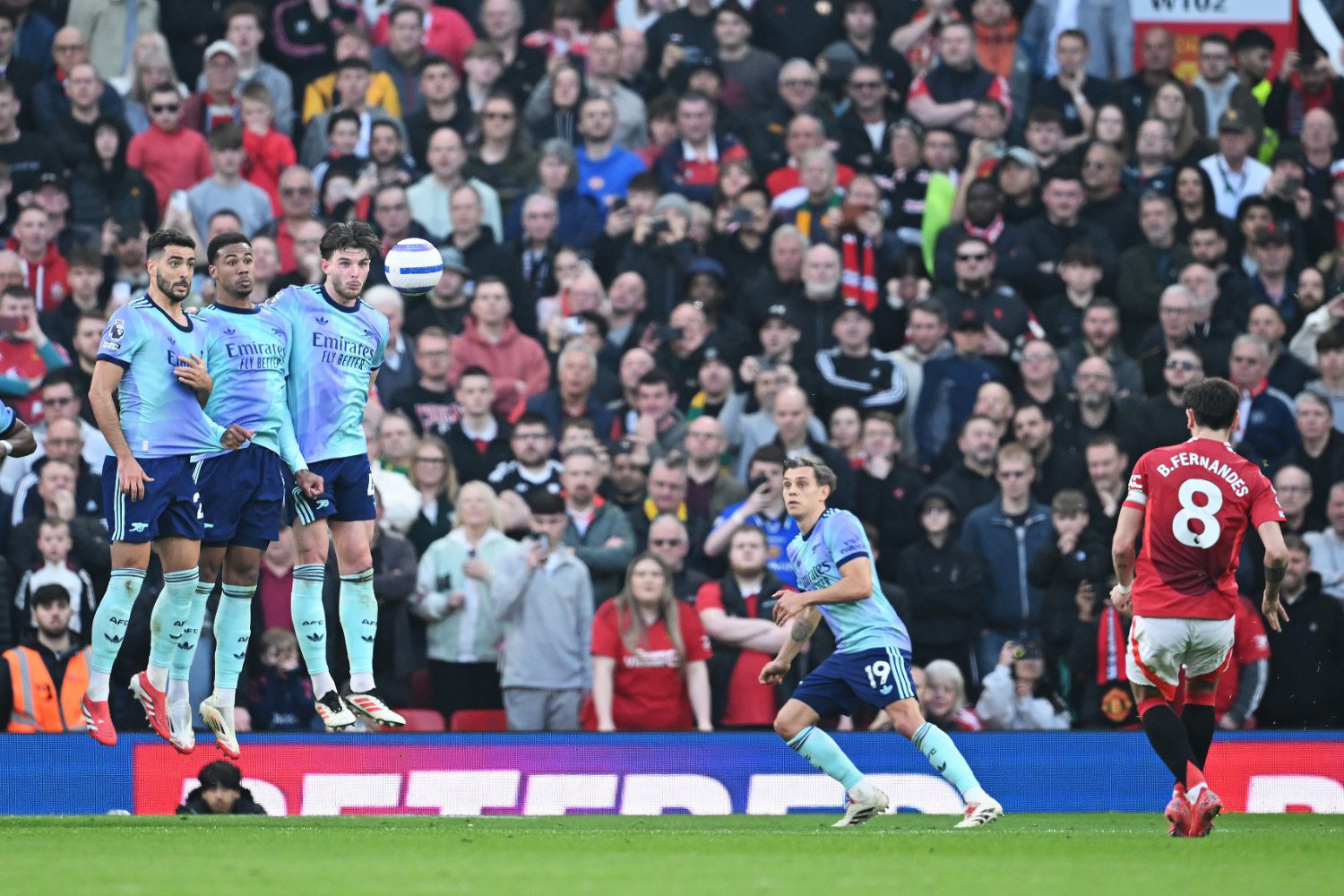 MU hòa Arsenal: Bruno Fernandes và niềm kiêu hãnh Quỷ đỏ - 2 MU hòa Arsenal: Bruno Fernandes và niềm kiêu hãnh Quỷ đỏ - 2