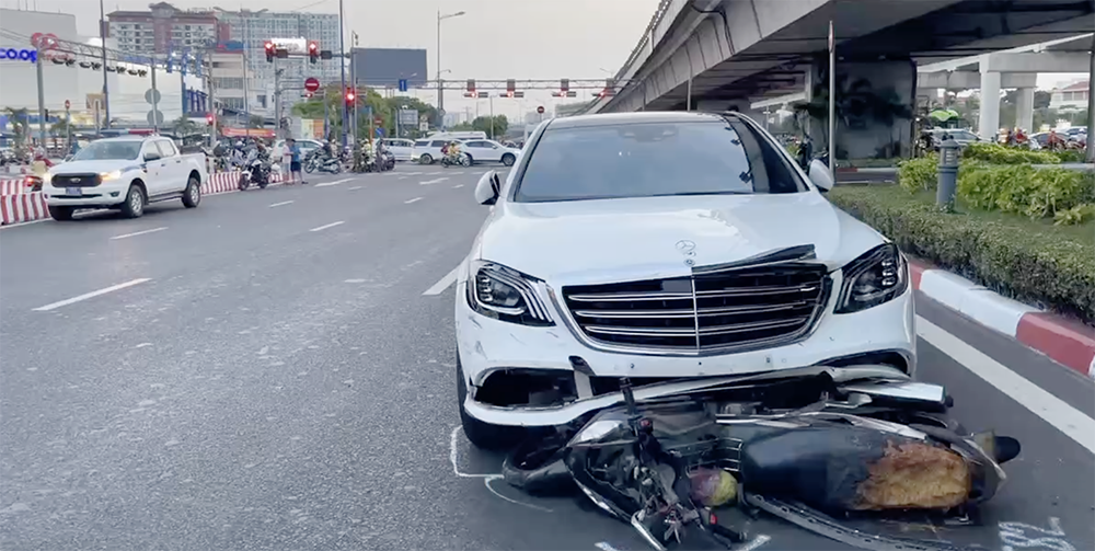 Vụ nữ tài xế Mercedes gây tai nạn: Phát hiện bức thư có nội dung tiêu cực - 1 Vụ nữ tài xế Mercedes gây tai nạn: Phát hiện bức thư có nội dung tiêu cực - 1