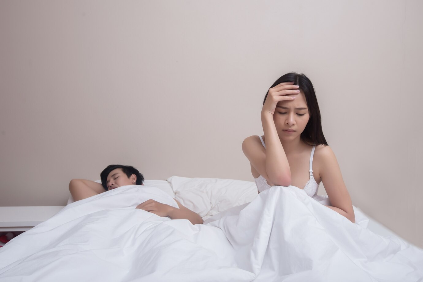 Không còn trong trắng đêm tân hôn, vợ chấp nhận bị chồng hành hạ suốt 5 năm Không còn trong trắng đêm tân hôn, vợ chấp nhận bị chồng hành hạ suốt 5 năm