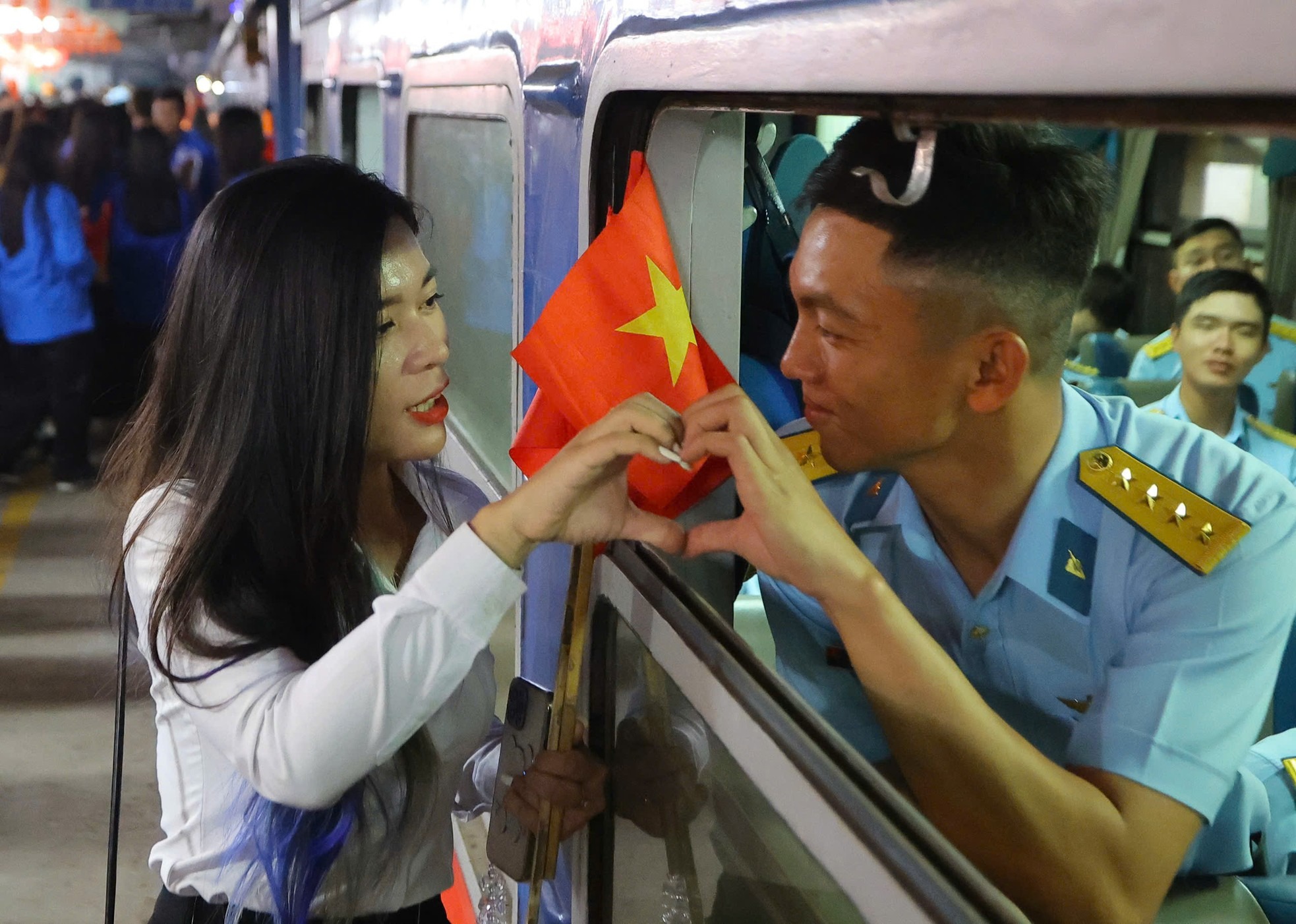 Hơn 1.000 bộ đội và dân quân tiếp tục vào miền Nam hợp luyện diễu binh - 8