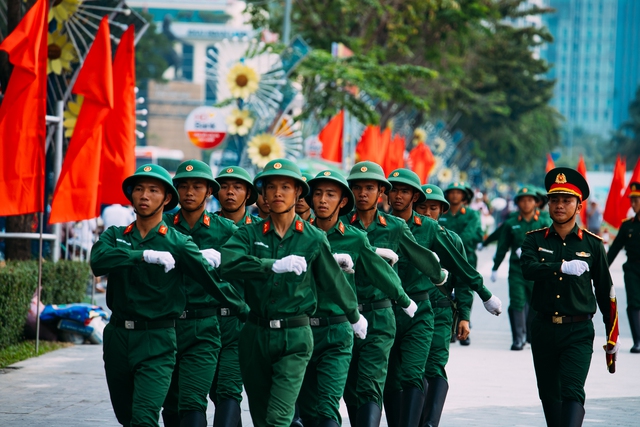 Cận cảnh buổi diễn tập bắn pháo tại Bến Bạch Đằng chào mừng ngày 30/4 - 10