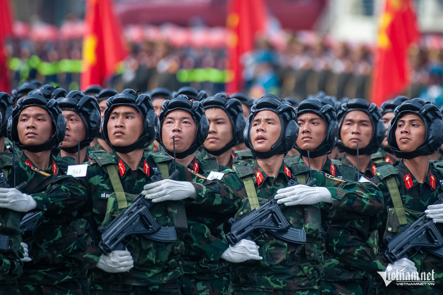 Hàng nghìn người lần đầu tiên tổng hợp luyện diễu binh 30/4 tại sân bay Biên Hòa - 10