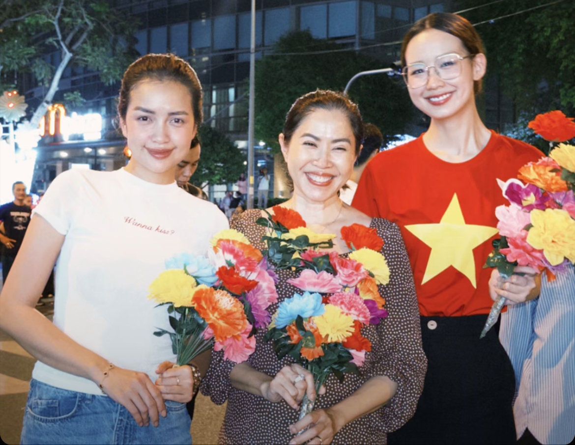 Tổng hợp luyện diễu hành 30/4: Hoa hậu Thanh Thuỷ, Ngọc Châu và dàn nghệ sĩ hào hứng góp mặt - 3 Tổng hợp luyện diễu hành 30/4: Hoa hậu Thanh Thuỷ, Ngọc Châu và dàn nghệ sĩ hào hứng góp mặt - 3