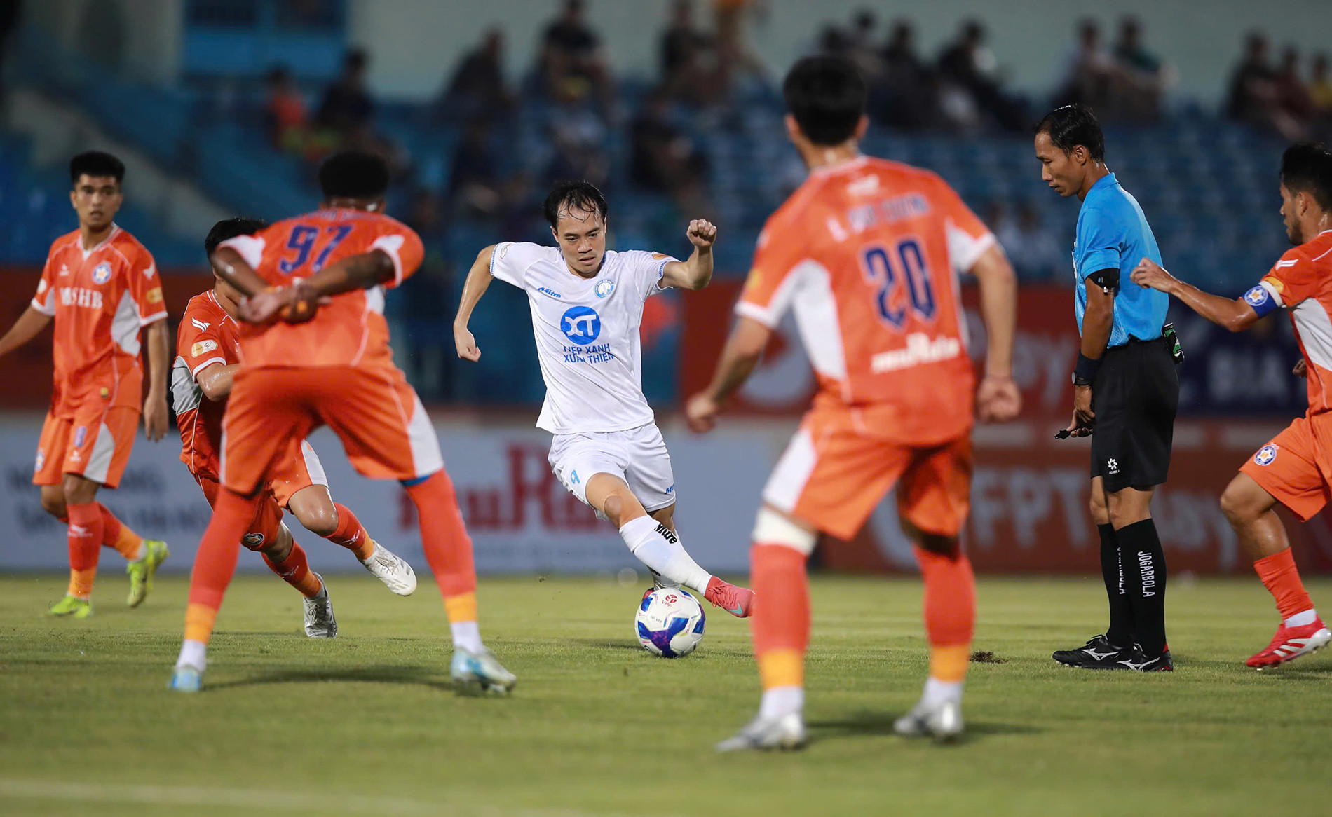 Cuộc đua vô địch V-League: Hà Nội FC thách thức Nam Định Cuộc đua vô địch V-League: Hà Nội FC thách thức Nam Định