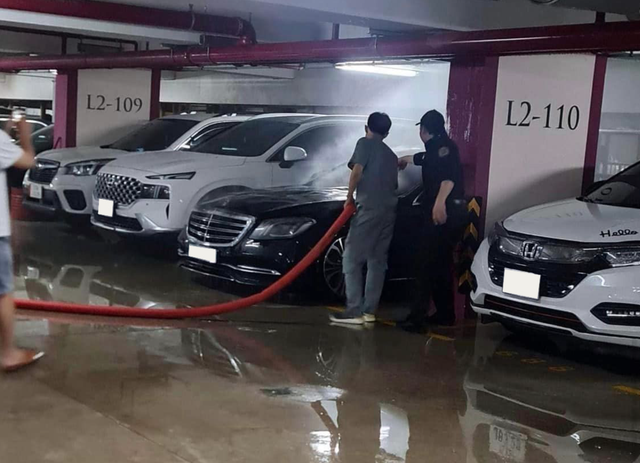 Vụ ô tô 5 tỷ của ca sĩ Duy Mạnh bốc cháy, hãng nói do chuột: Mercedes Việt Nam lên tiếng Vụ ô tô 5 tỷ của ca sĩ Duy Mạnh bốc cháy, hãng nói do chuột: Mercedes Việt Nam lên tiếng
