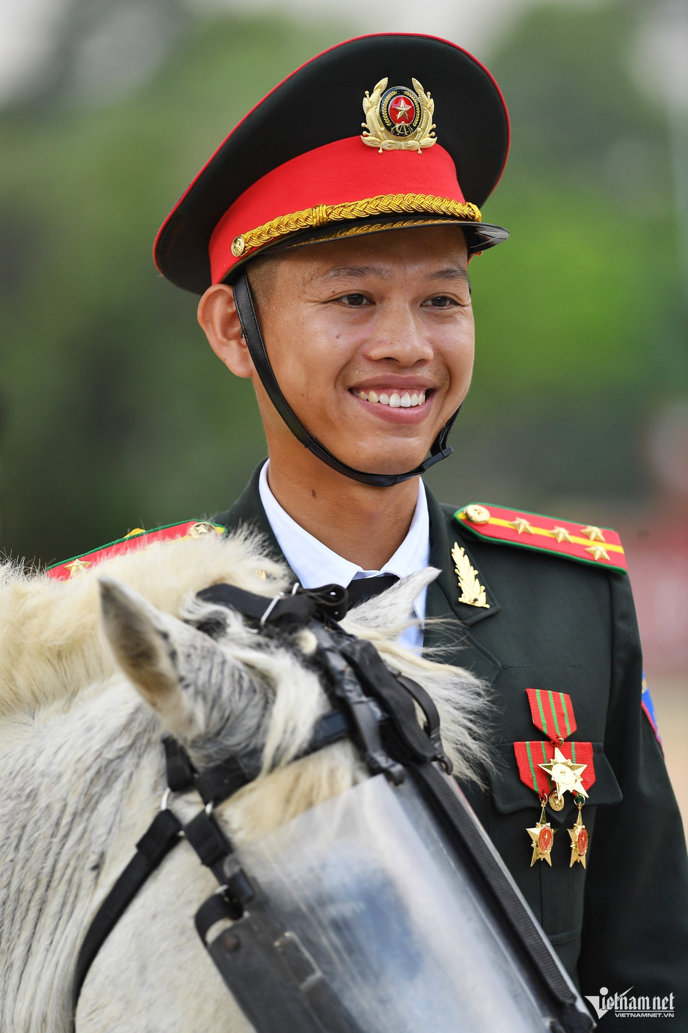 Từ Thái Nguyên vào TPHCM, kỵ binh cảnh sát cơ động hùng dũng trước đại lễ 30/4 - 6