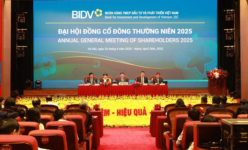 Chủ tịch Phan Đức Tú: Thuế quan của Mỹ ảnh hưởng đến 300.000 tỷ đồng dư nợ tín dụng của BIDV - 1