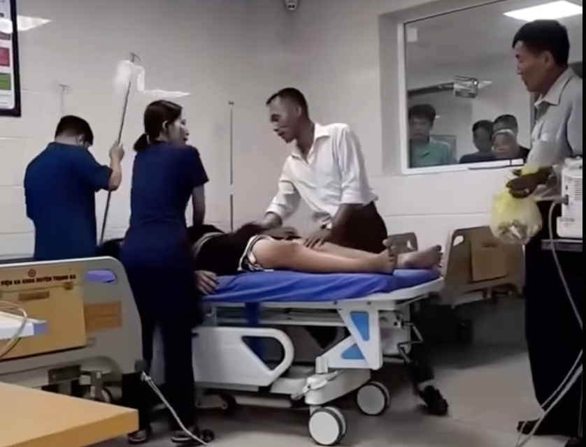 Bác sĩ cấp cứu thành công dù bị người nhà bệnh nhân gào chửi, đấm đạp Bác sĩ cấp cứu thành công dù bị người nhà bệnh nhân gào chửi, đấm đạp