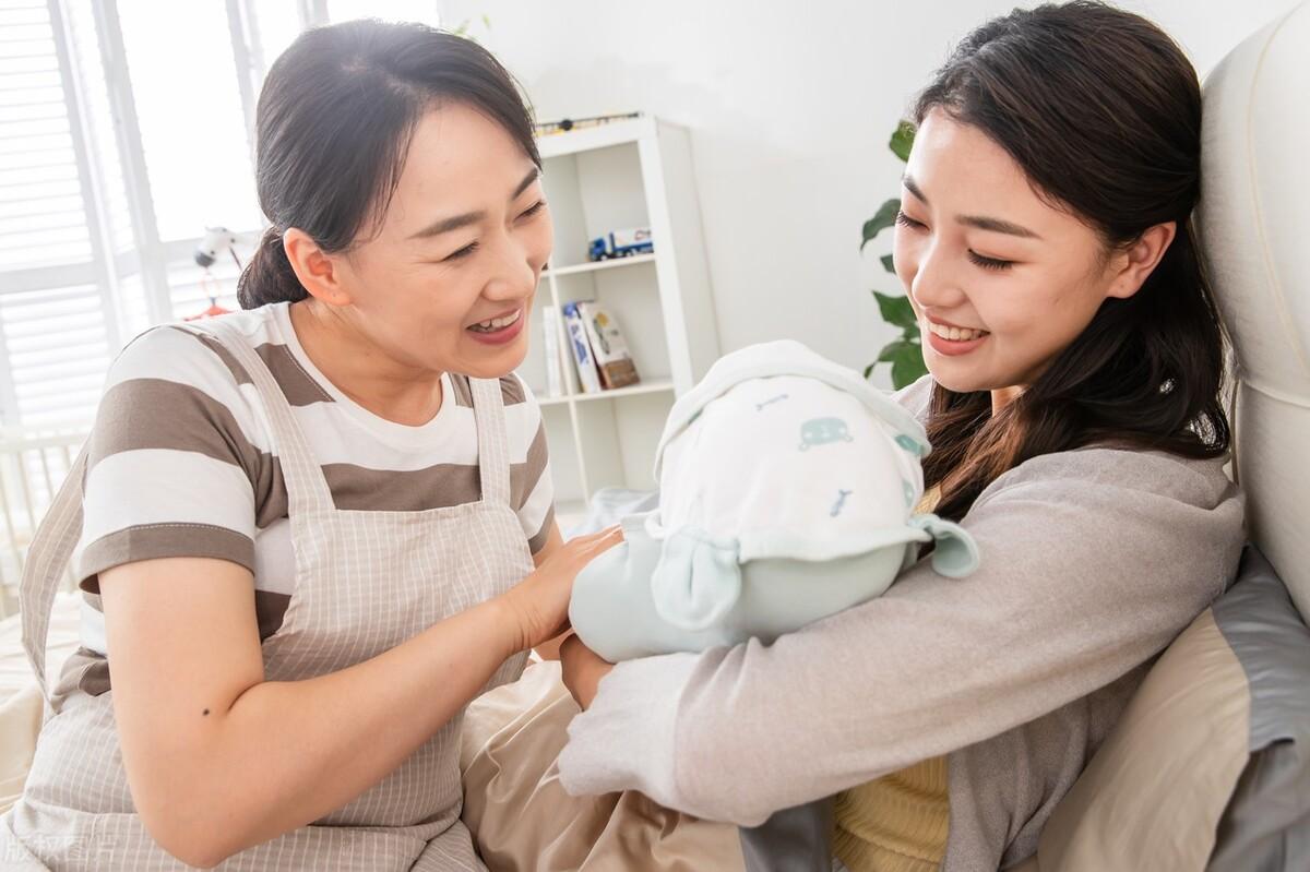 Lên chăm con gái ở cữ nhưng lại được con rể chăm ngược, mẹ vợ vội bỏ về quê vì thấy bực bội Lên chăm con gái ở cữ nhưng lại được con rể chăm ngược, mẹ vợ vội bỏ về quê vì thấy bực bội