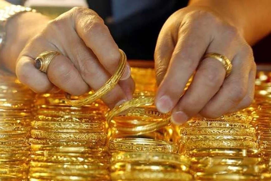 Sáng 28/4, doanh nghiệp giảm giá mua vào vàng nhẫn, vàng SJC nửa triệu đồng mỗi lượng