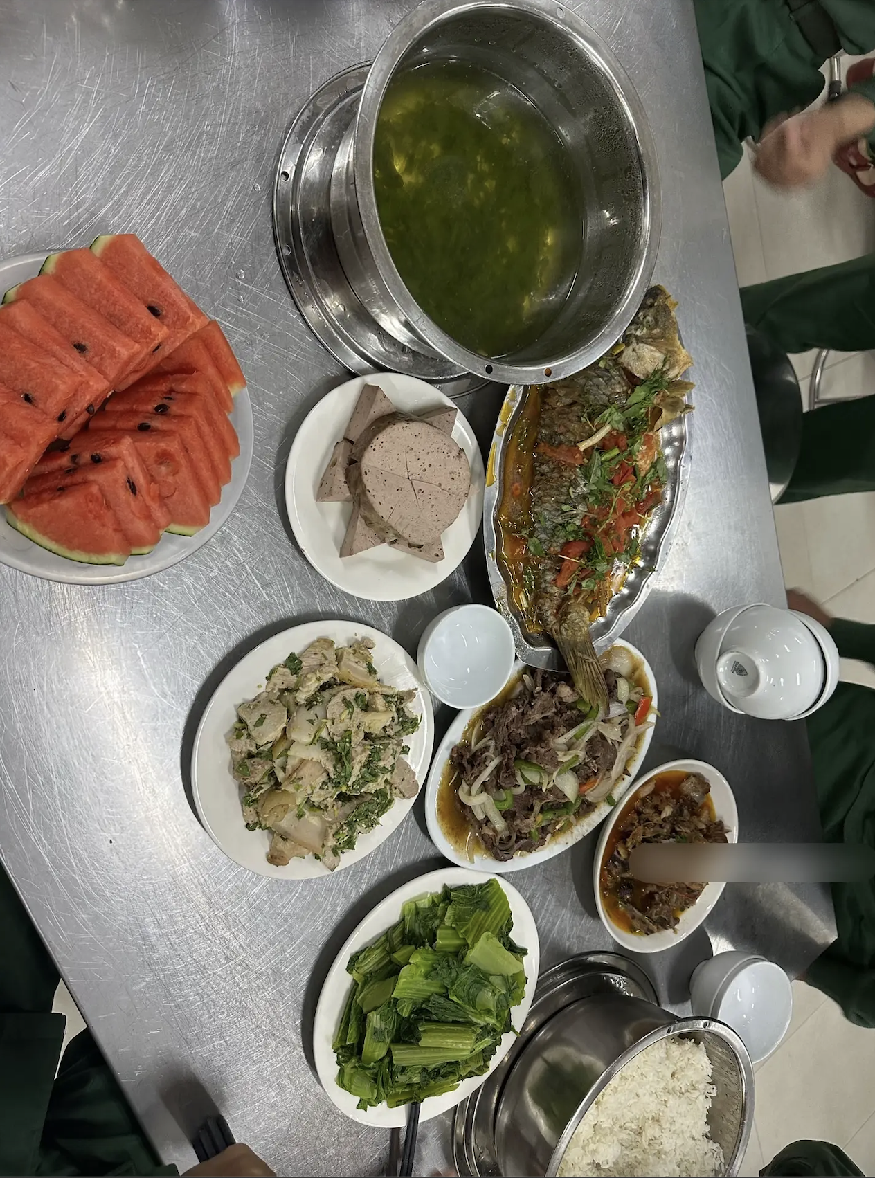 Cận cảnh 'cơm nhà' 5 món của các chiến sĩ tham gia diễu binh, diễu hành 30/4 - 6