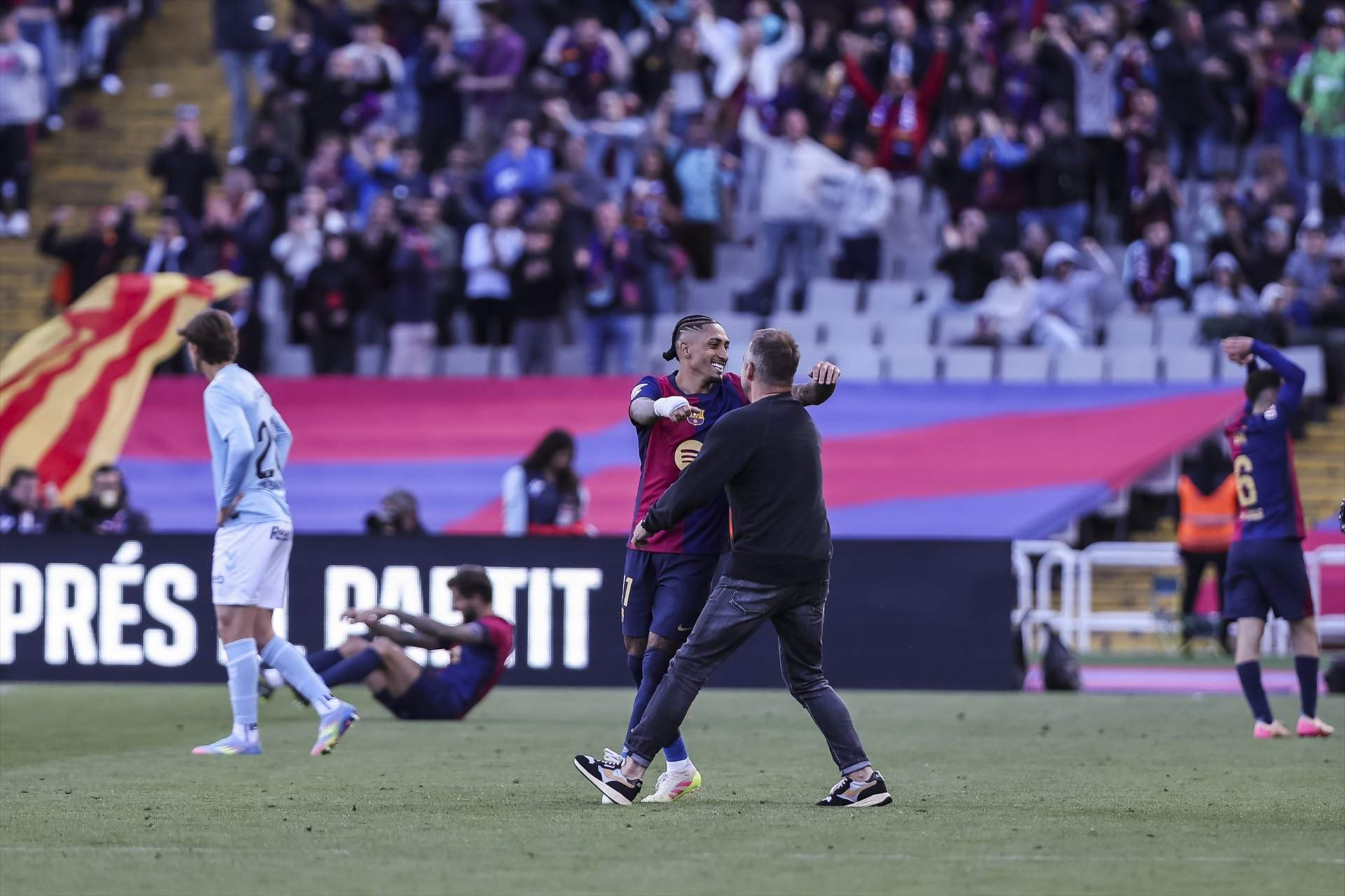 Bí quyết giúp Raphinha bùng nổ cùng Barca: Ngọn lửa từ Ronaldinho - 2 Bí quyết giúp Raphinha bùng nổ cùng Barca: Ngọn lửa từ Ronaldinho - 2
