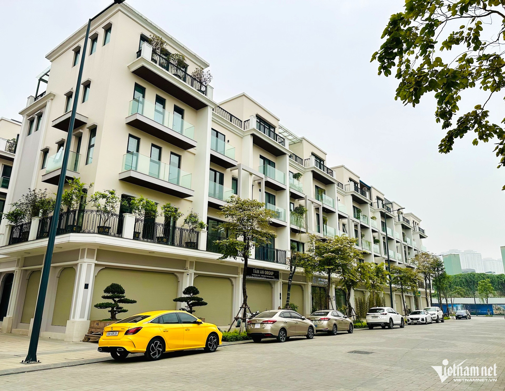 Giá nhà thấp tầng Hà Nội giảm nhưng vẫn gần 300 triệu/m2: Nhà giàu 'chùn tay'? Giá nhà thấp tầng Hà Nội giảm nhưng vẫn gần 300 triệu/m2: Nhà giàu 'chùn tay'?