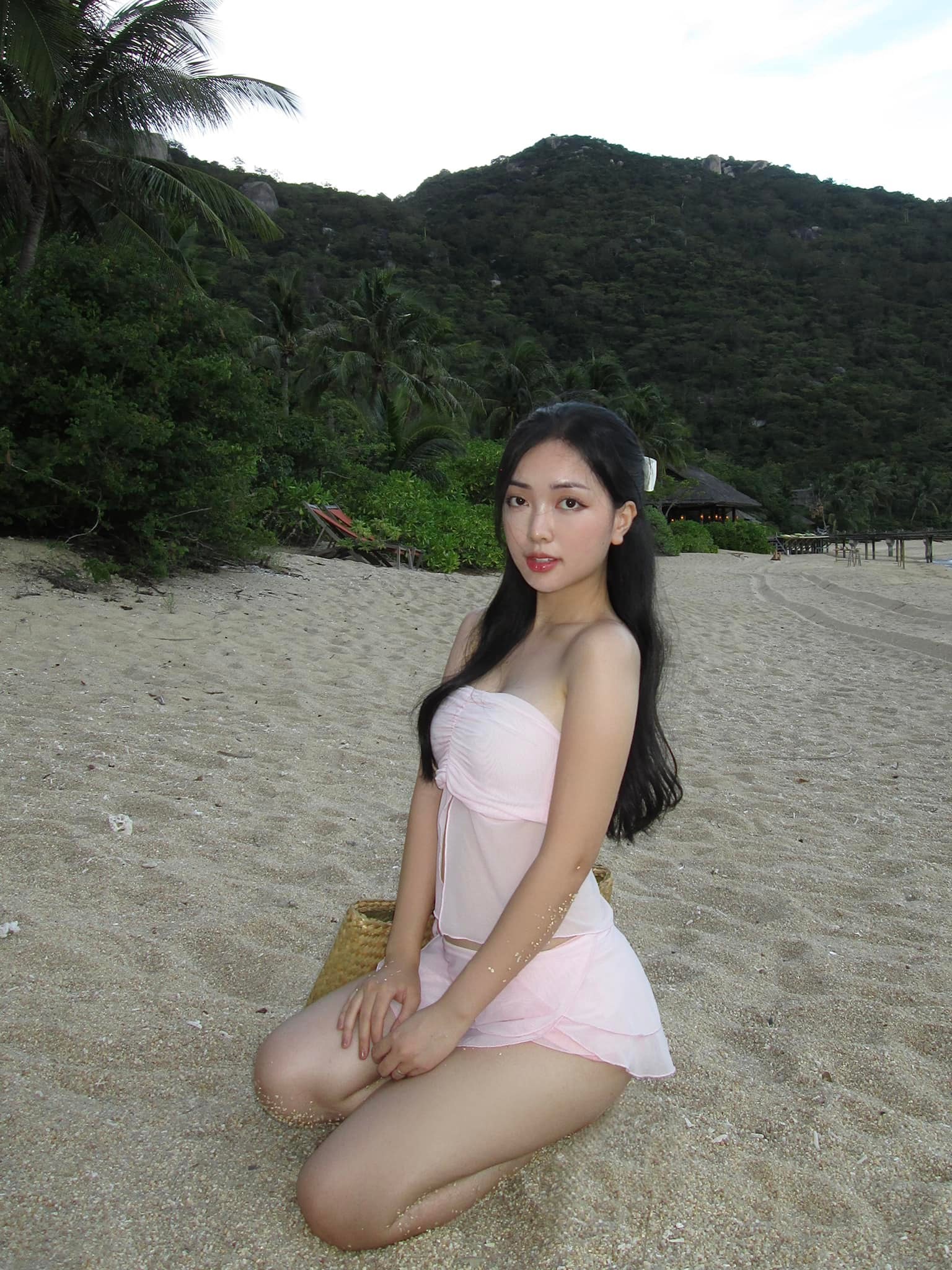 Hotgirl Bắc Giang lấy chồng cầu thủ được khen xinh nhất dàn WAGs Việt, đến Doãn Hải My còn phải thốt lên 'xuất sắc' - 6