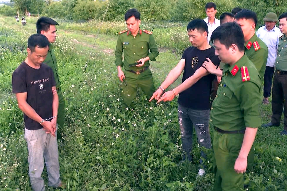 Dựng lại hiện trường vụ 2 người Trung Quốc xâm hại mộ vua tìm cổ vật Dựng lại hiện trường vụ 2 người Trung Quốc xâm hại mộ vua tìm cổ vật