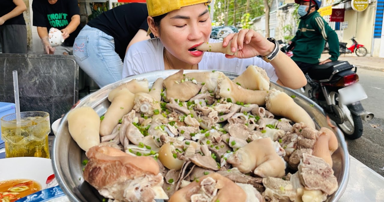Bất ngờ kết quả khám sức khỏe tổng quát của người ăn lòng se điếu 'nhiều nhất Việt Nam' - 6 Bất ngờ kết quả khám sức khỏe tổng quát của người ăn lòng se điếu 'nhiều nhất Việt Nam' - 6